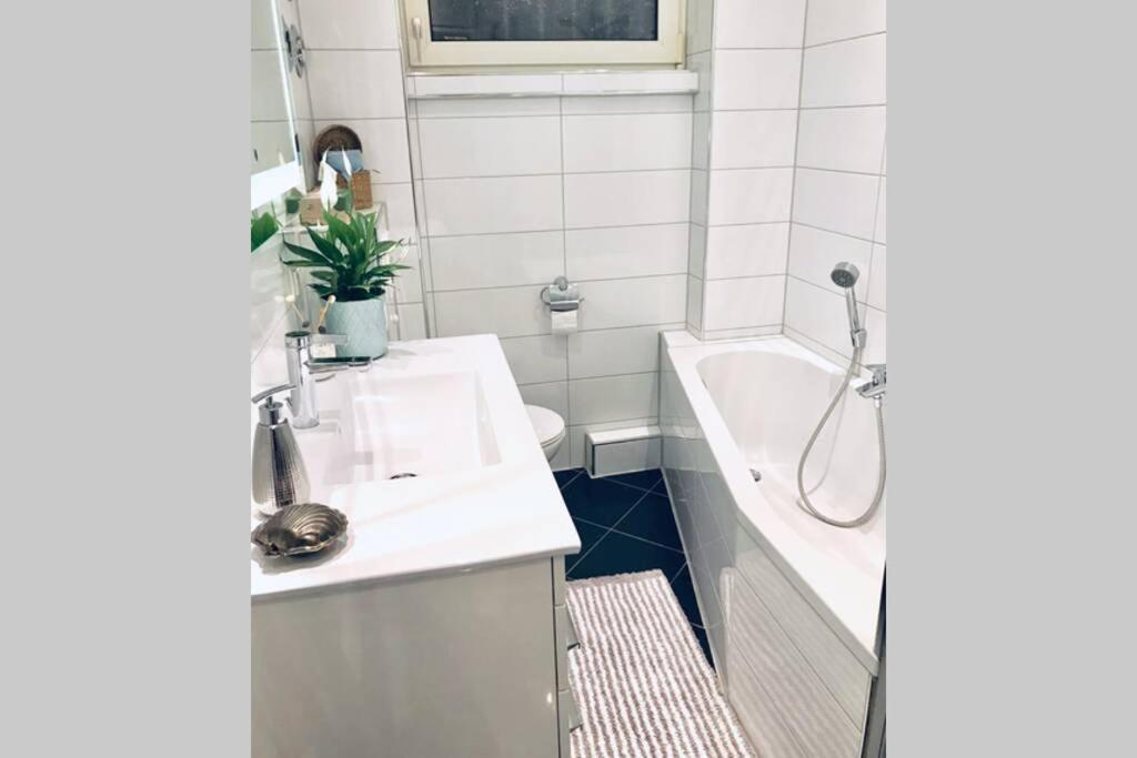 Home In The Heart Of Mannheim, Free Parking, Netflix, Fast Wifi Exterior photo